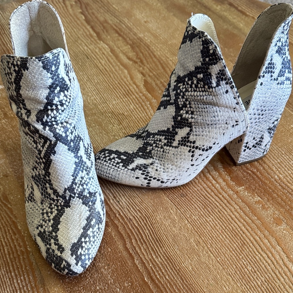 Steve Madden White and Black Snakeskin Print Ankle Booties
